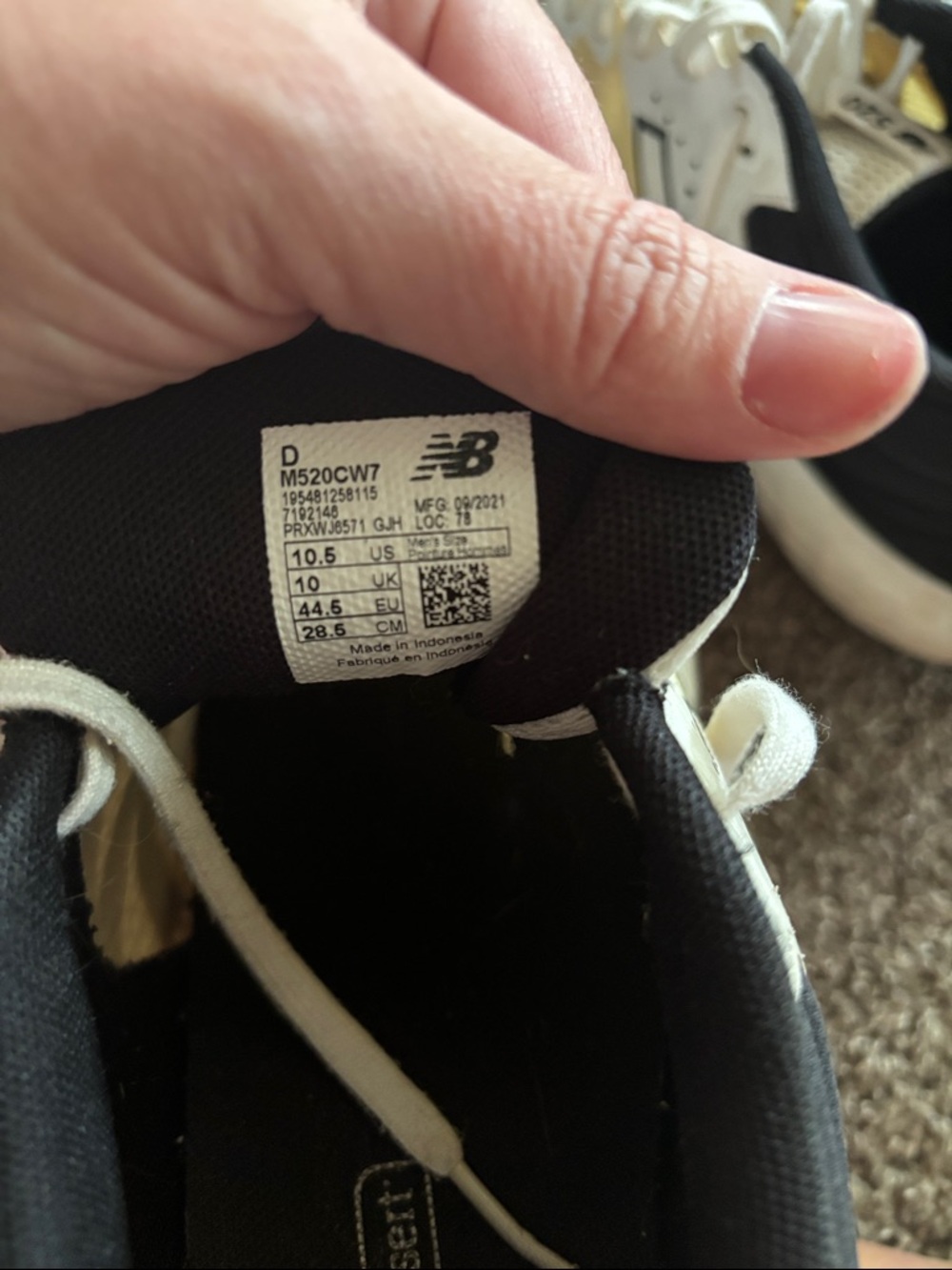 New Balance Men's White Black Yellow Athletic Running Shoes - Picture 5 of 5